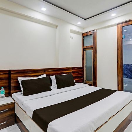 Collection O Mitra Inn Аллахабад Екстер'єр фото